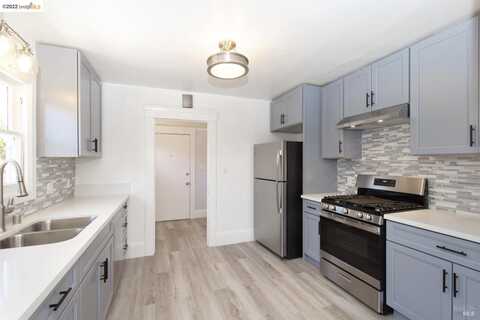 5817 Seminary Court, Oakland, CA 94605
