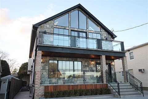 82 Piedmont Avenue, Staten Island, NY 10305