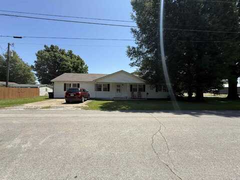 221 N Garfield Avenue, Piggott, AR 72454