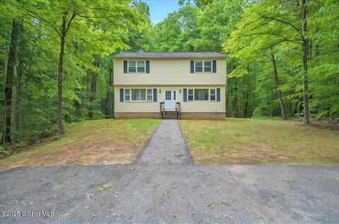 8 Hammond Drive, Wilton, NY 12831