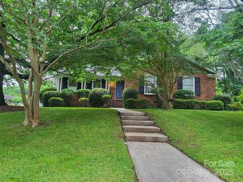 6734 Knollgate Drive, Charlotte, NC 28212