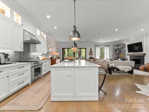 1160 S Kings Drive, Charlotte, NC 28207