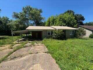 161 Halliburton Street, Trenton, TN 38382
