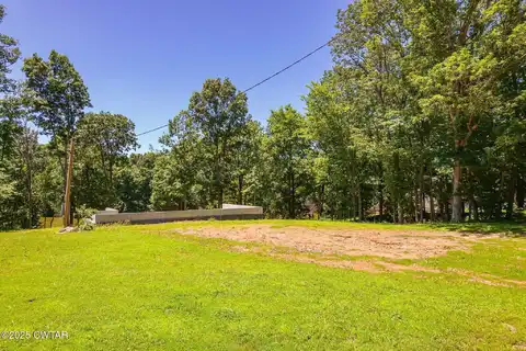 64 Lake Hayes Estates Road, Trenton, TN 38382