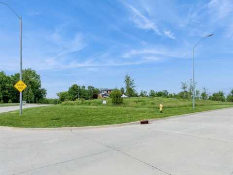 5535 SW Lake Ridge Drive, West Des Moines, IA 50265