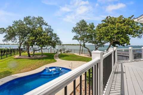 516 Parish Boulevard, Mary Esther, FL 32569
