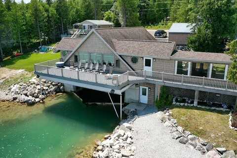1422 Sims ST, De Tour Village, MI 49725