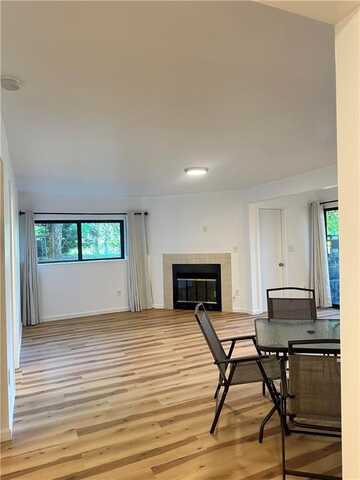 8133 Holmes Road 102, Kansas City, MO 64131