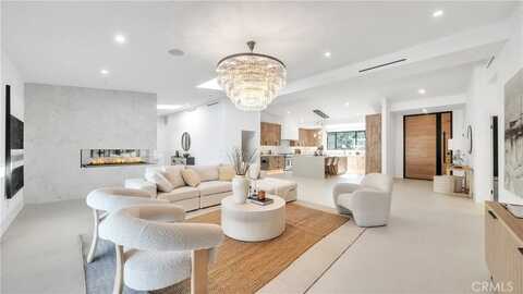 18829 Paseo Nuevo Drive, Tarzana, CA 91356