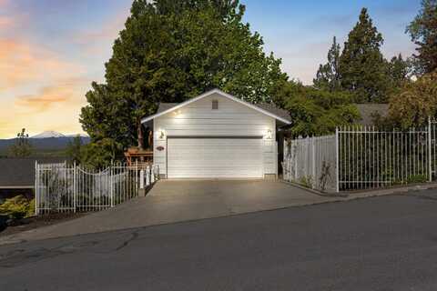 2101 NW Cascade View Drive, Bend, OR 97703