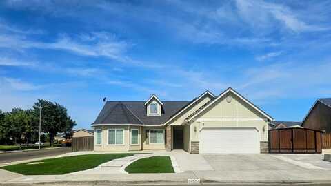 5453 San Clemente Avenue N, Fresno, CA 93723