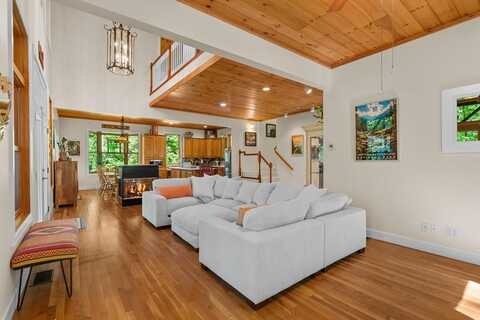 510 Wayah Woods Lane, Franklin, NC 28734