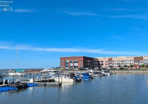 401 W Shoreline Drive, Sandusky, OH 44870