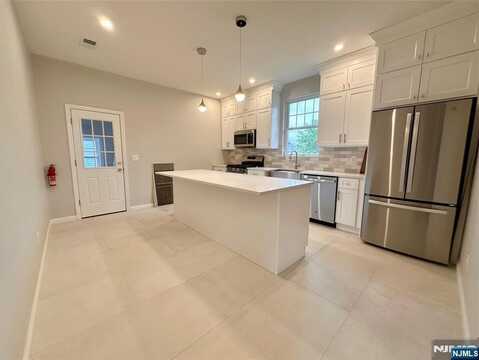 32 Park #2, Bloomfield, NJ 07003