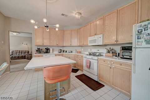 408 Kensington Ln, Livingston, NJ 07039