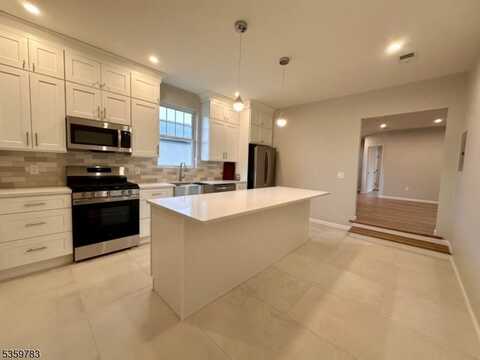 32 Park St, Bloomfield, NJ 07003