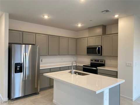 8010 Roughcut Avenue, Las Vegas, NV 89113