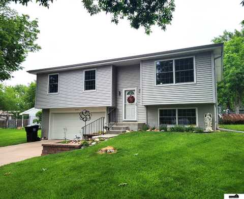5201 Danbury Court, Lincoln, NE 68512