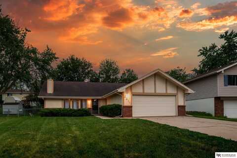 2211 Scarborough Drive, Bellevue, NE 68123
