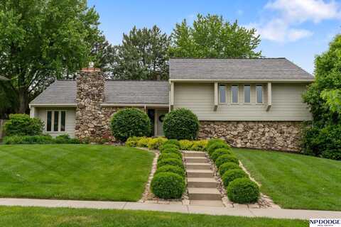 9911 Devonshire Drive, Omaha, NE 68114