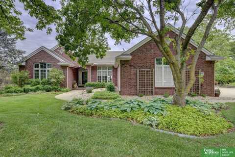 5850 Country Squire Plaza, Omaha, NE 68152