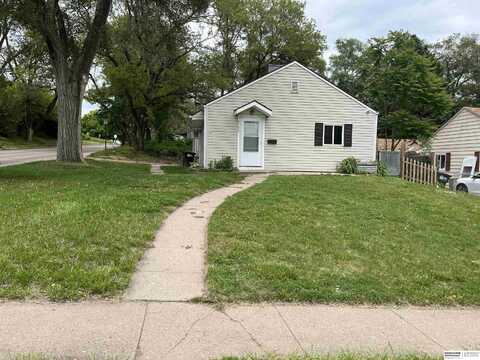 6796 Charles Street, Omaha, NE 68132
