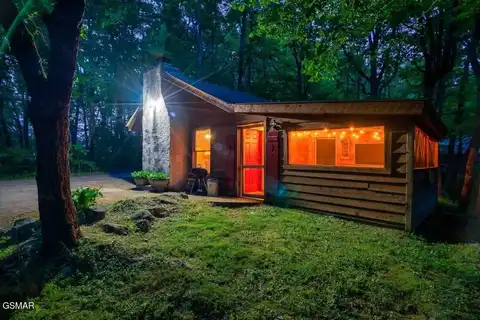 2352 Jims Way, Sevierville, TN 37876