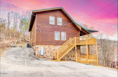 929 Smoky Court, Gatlinburg, TN 37738