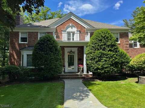 77 Dale Dr, Summit, NJ 07901