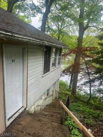61 Goldfinch Ln, West Milford, NJ 07421