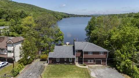 7 Capstan Rd, West Milford, NJ 07480