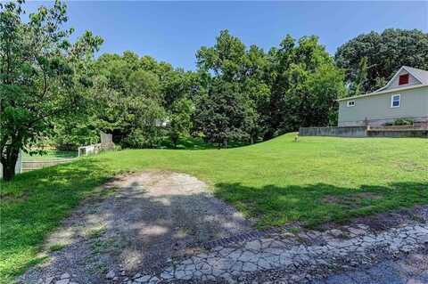 717 Rock Street, Weston, MO 64098