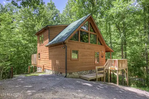 2261 Beach Front Drive, Sevierville, TN 37876