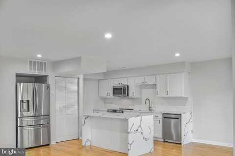 8118 CHAPEL COVE DR, LAUREL, MD 20707