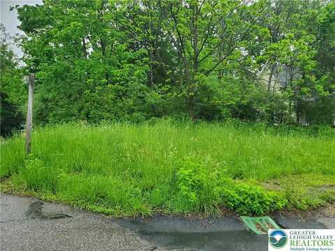82 Lenape Trail, Mount Bethel, PA 18343