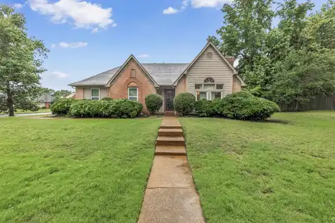 8444 KINGS TRAIL, Memphis, TN 38016