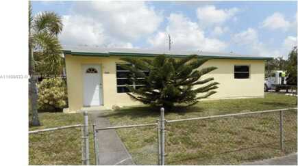 7821 NW 30 Street, Davie, FL 33024