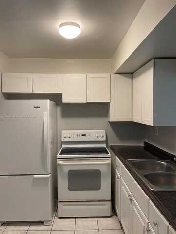 3600 NW 21st St, Lauderdale Lakes, FL 33311