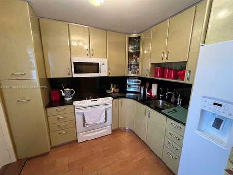 3551 NE 169th St, North Miami Beach, FL 33160