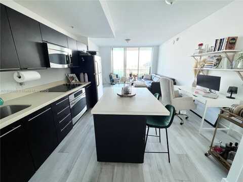 90 SW 3rd St, Miami, FL 33130