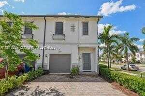 689 SW 11th St, Florida City, FL 33034