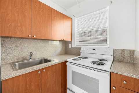 5730 NW 38th St, Virginia Gardens, FL 33166