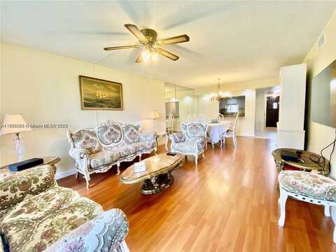 671 S Hollybrook Dr, Pembroke Pines, FL 33025