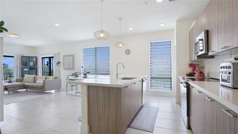 8301 NW 41st St, Doral, FL 33166