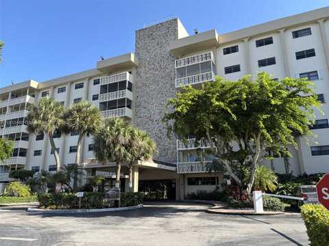 800 NE 195th St, Miami, FL 33179