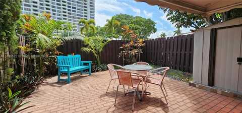 2206 NE 7th St, Hallandale Beach, FL 33009