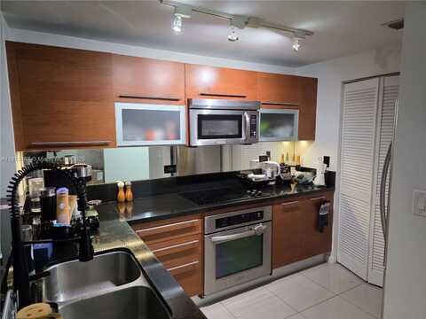 244 Biscayne Blvd, Miami, FL 33132