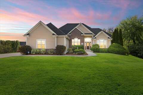 W271n2493 Orchard Ln, Pewaukee, WI 53072