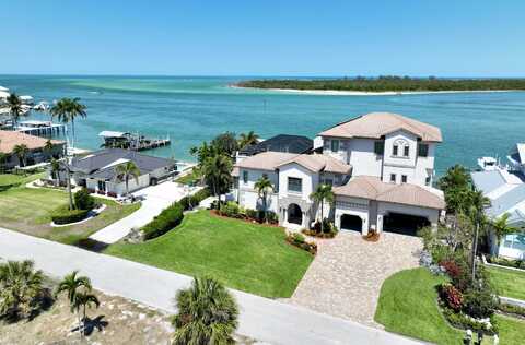 26 DOLPHIN Circle, Naples, FL 34113
