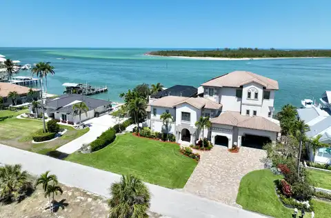 26 DOLPHIN CIRCLE, Naples, FL 34113